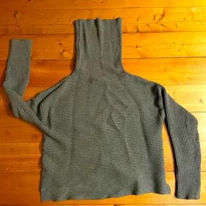 Gorgeous Zara knit sweater. Size medium in great condition.